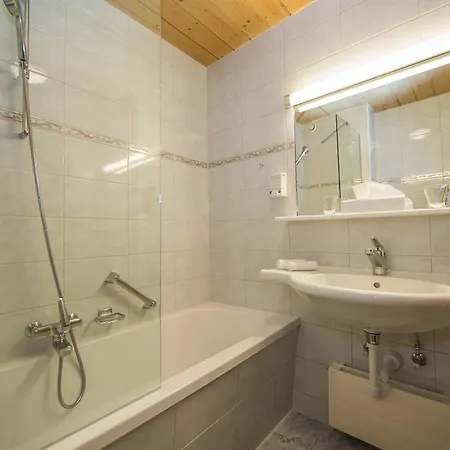 Cresta Hotel 3*