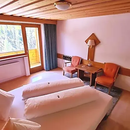 Hotel Cresta 3*