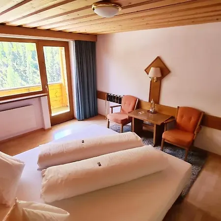 Cresta Hotel 3*