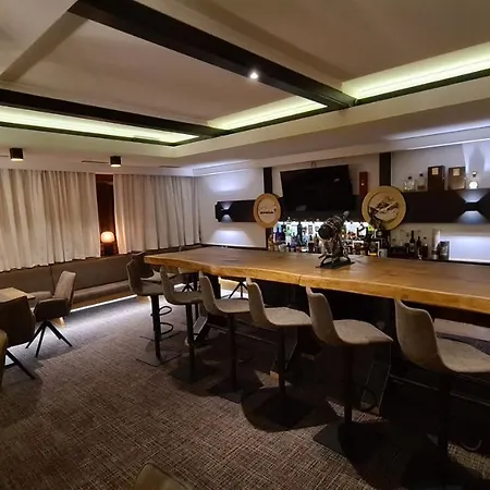 Cresta Hotel 3*